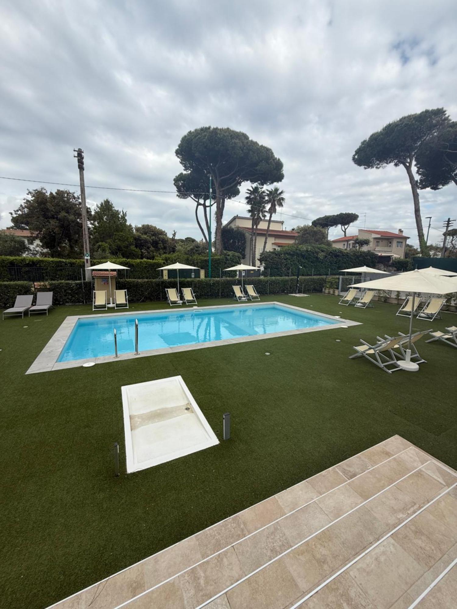 Residence San Francesco Tirrenia Bagian luar foto