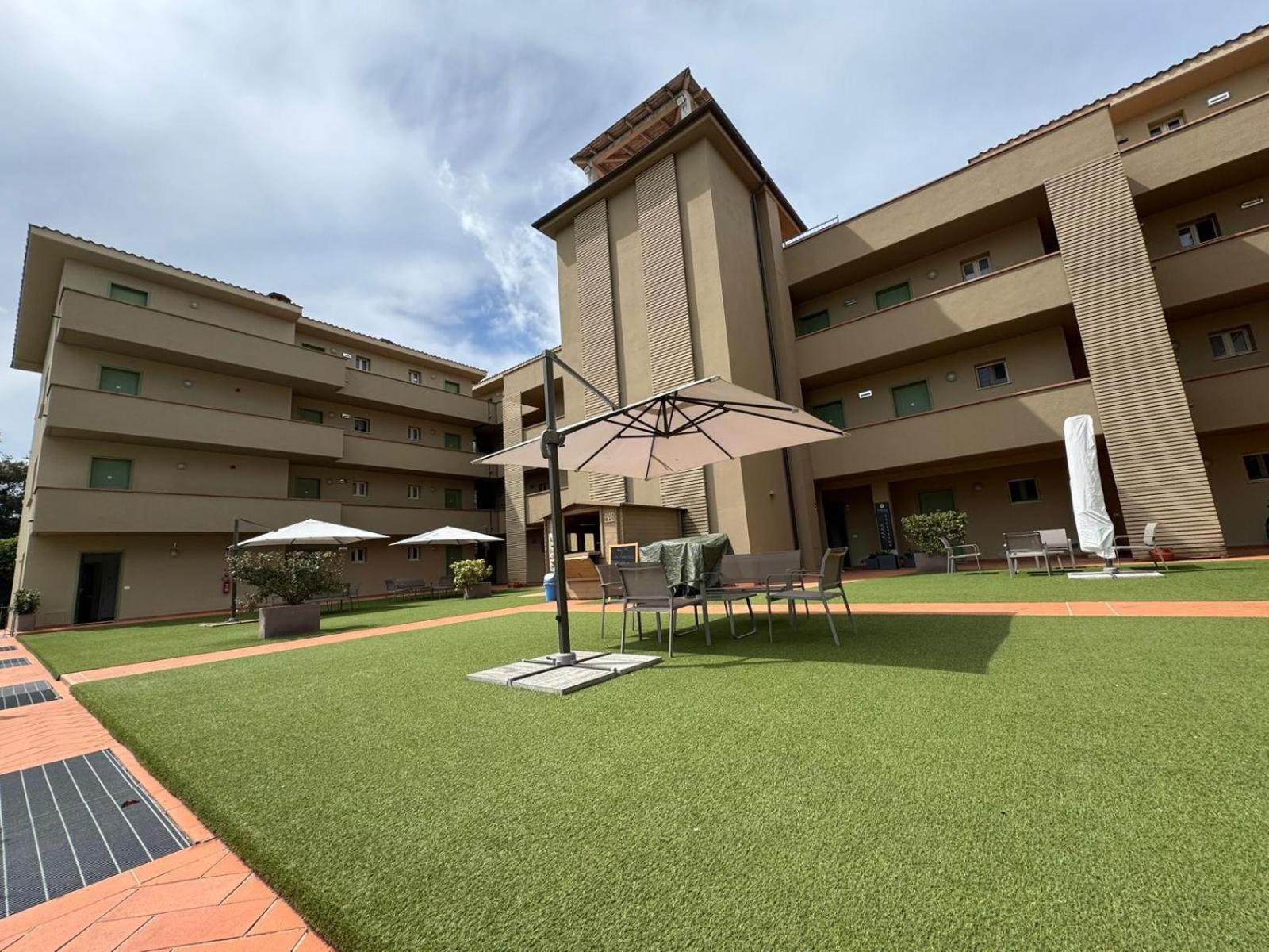 Residence San Francesco Tirrenia Bagian luar foto