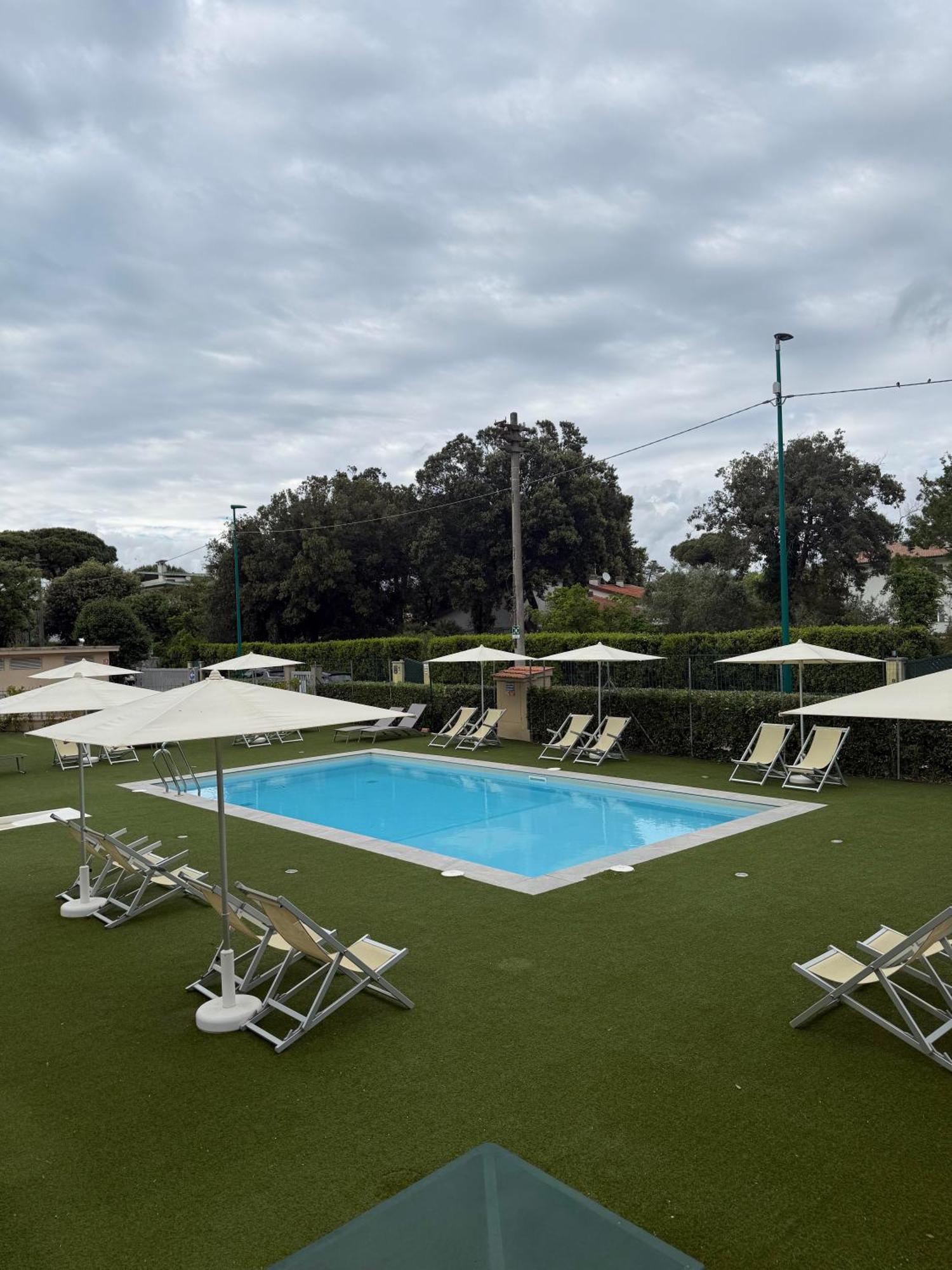 Residence San Francesco Tirrenia Bagian luar foto