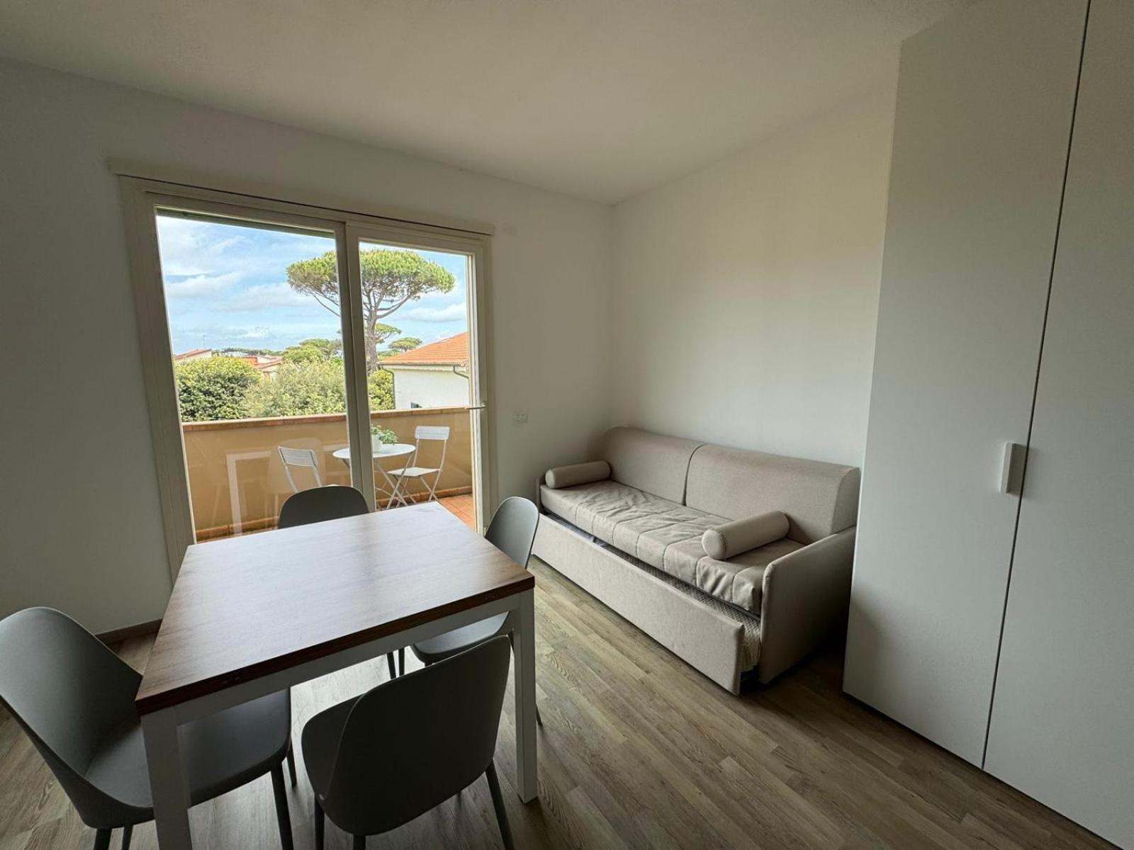 Residence San Francesco Tirrenia Bagian luar foto