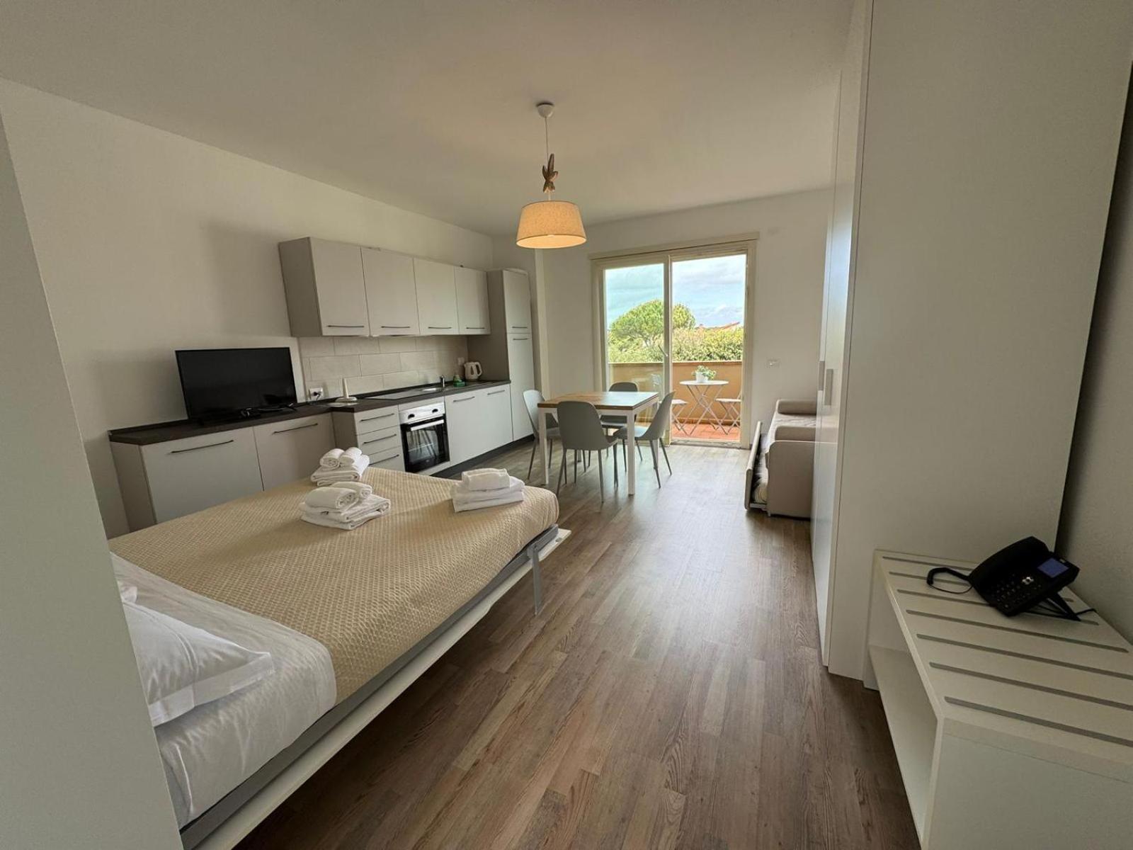 Residence San Francesco Tirrenia Bagian luar foto